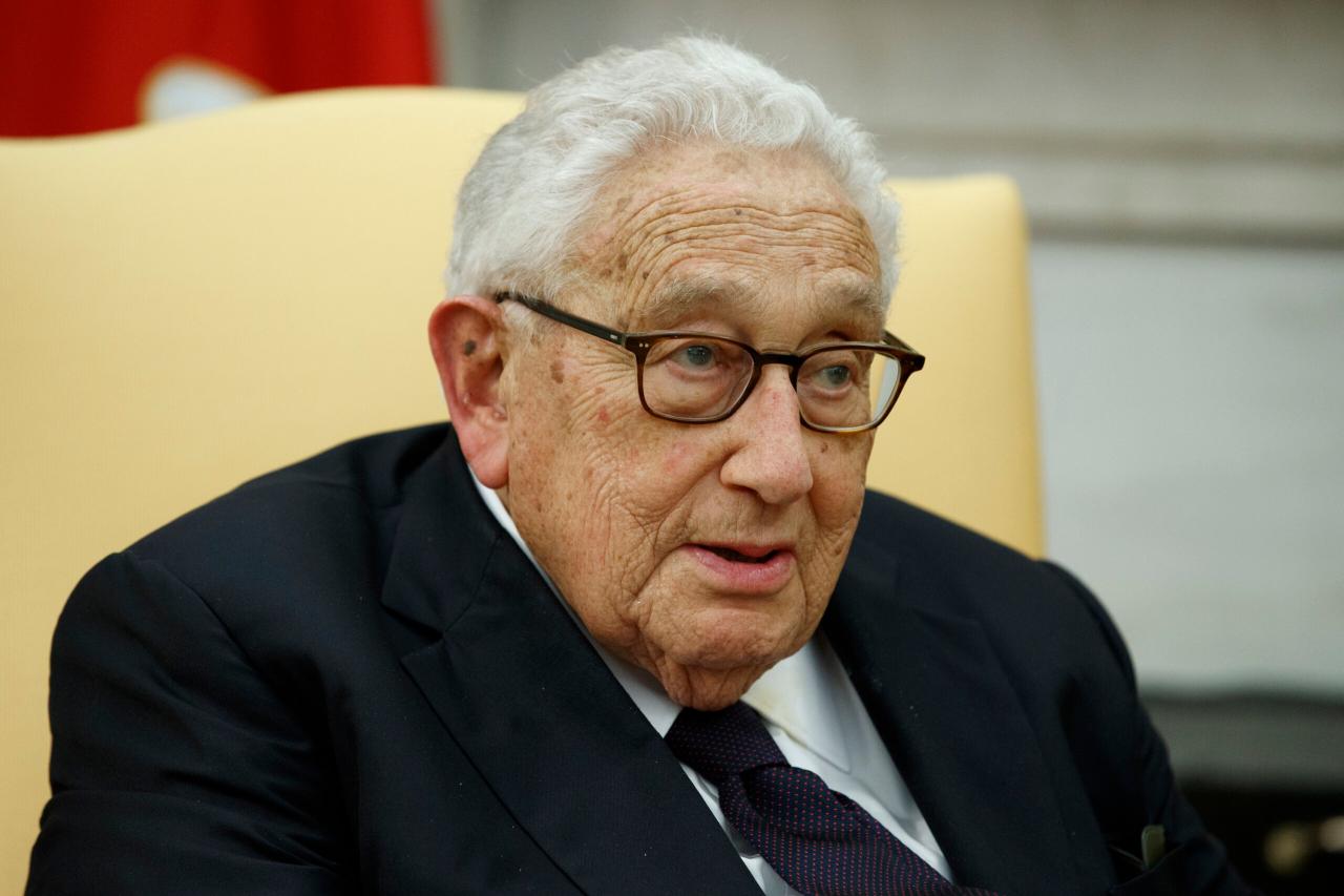 Who Is Henry Kissinger's daughter? All About Elizabeth Kissinger: Age & Net Worth