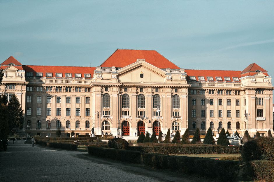 Affordable Universities In Hungary For Medicine: students outside a Hungarian university building