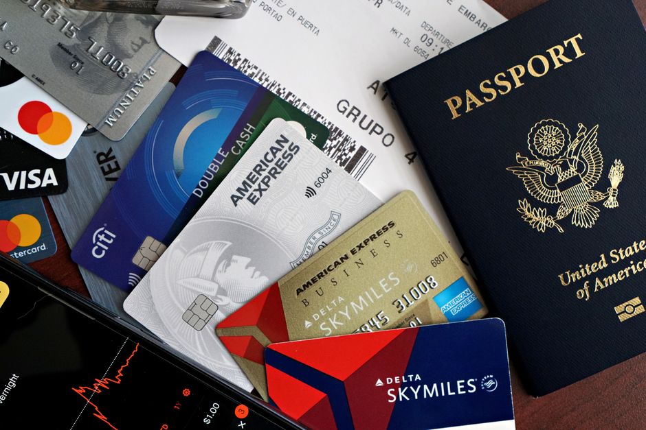 Best Frequent Flyer Miles Programs 2026 comparison chart with airline loyalty cards and airplanes