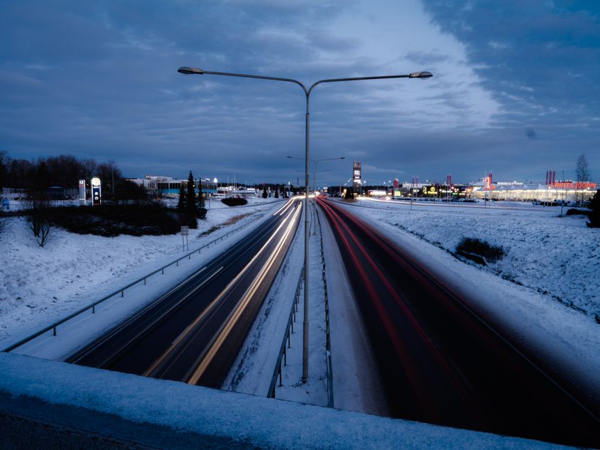 Finland Fast Track Work Permit For Tech Experts guide with Finnish city skyline and documents