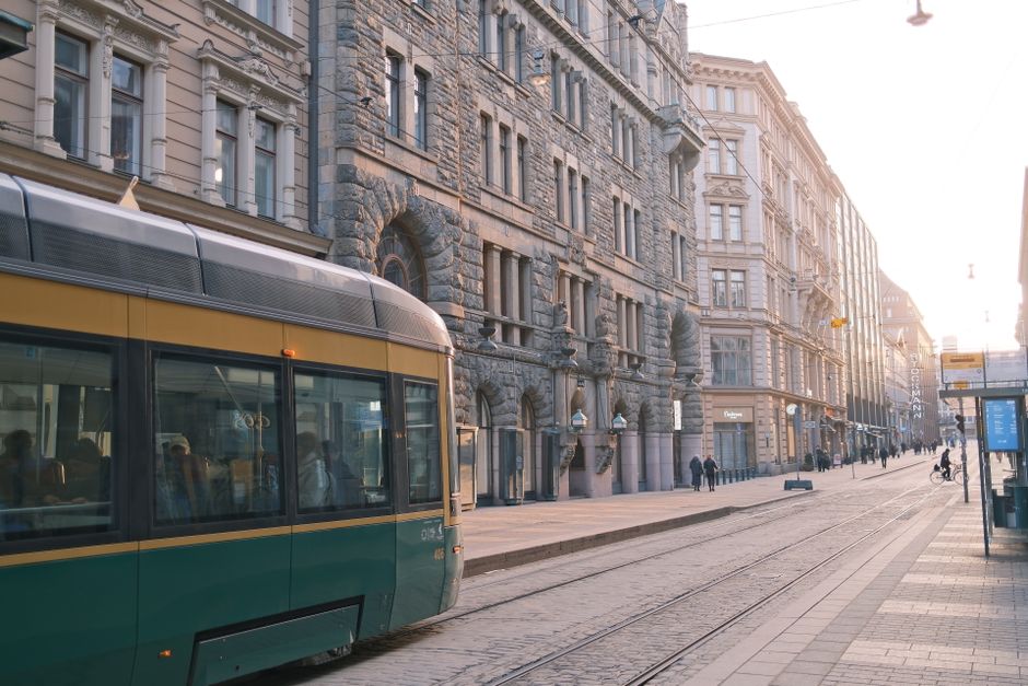 Finland Fast Track Work Permit For Tech Experts guide with Finnish city skyline and documents