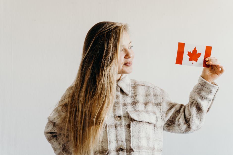 How To Apply To Canadian Universities (Application Deadline): student submitting application online