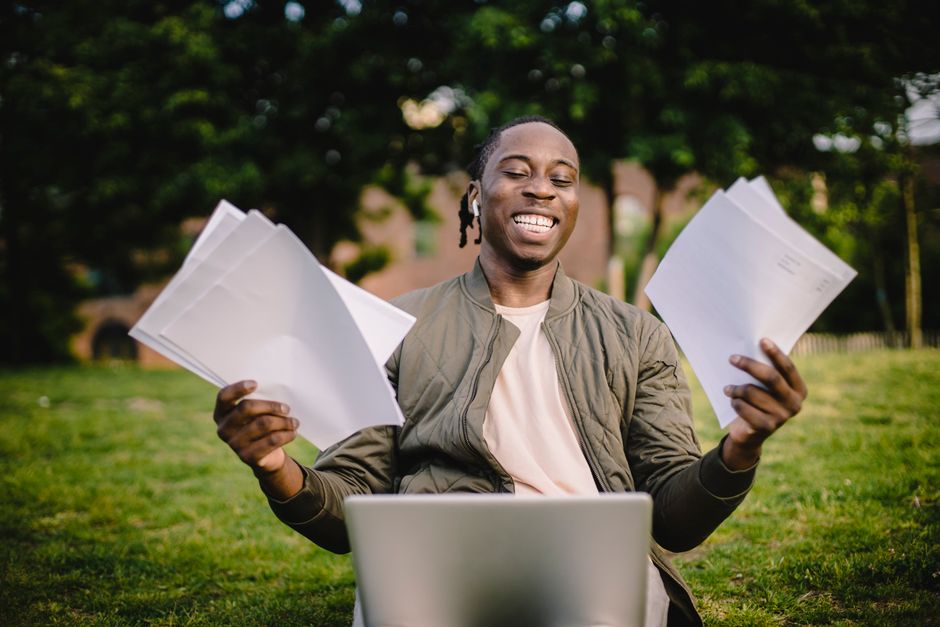 How To Apply To Canadian Universities Application Deadline guide with student applying online