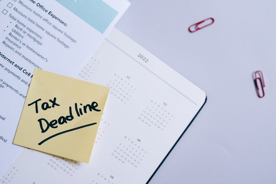 How To Apply To Canadian Universities Application Deadline guide with student applying online