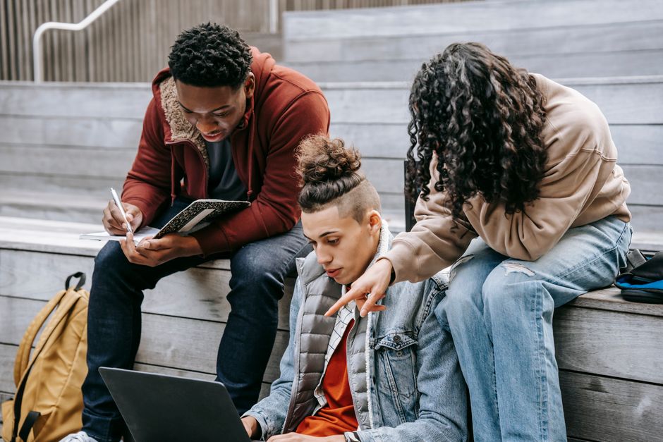 How To Apply To Canadian Universities Eligibility guide with student applying online