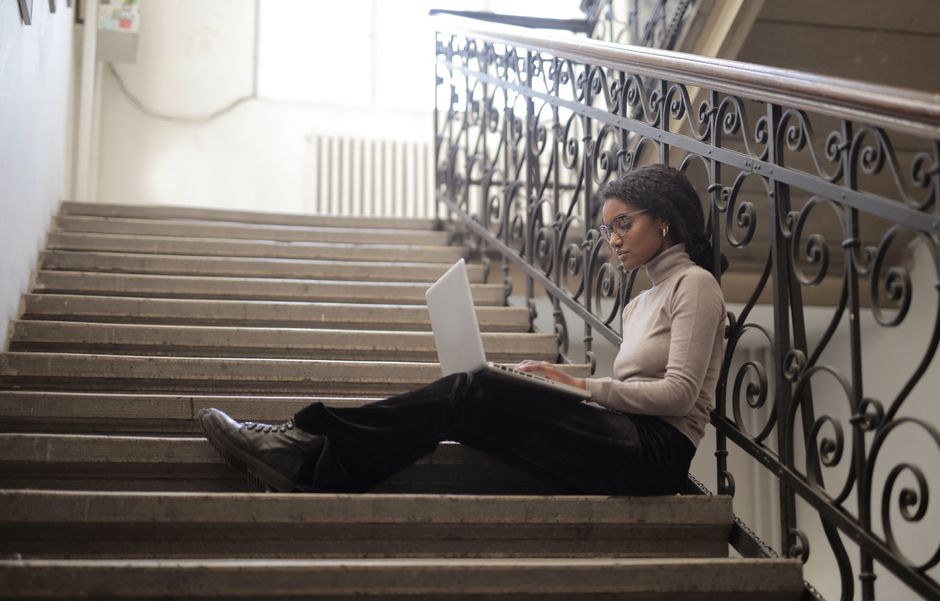 How To Apply To Canadian Universities (Eligibility): student reviewing an application guide