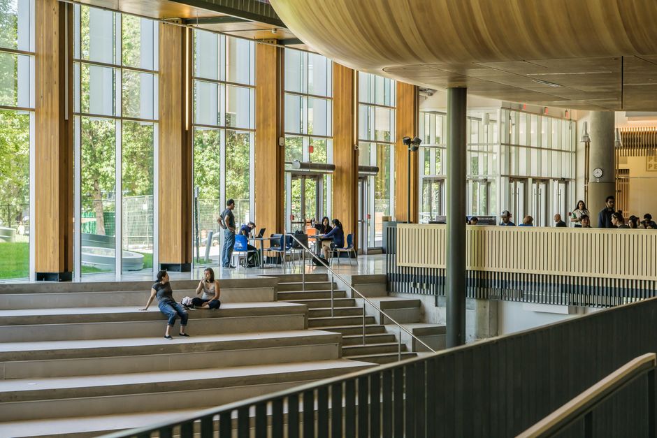 How To Apply To Canadian Universities Ranking: student reviewing university application steps