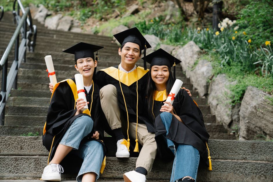 How To Apply To Canadian Universities Requirements guide with Canadian university application documents