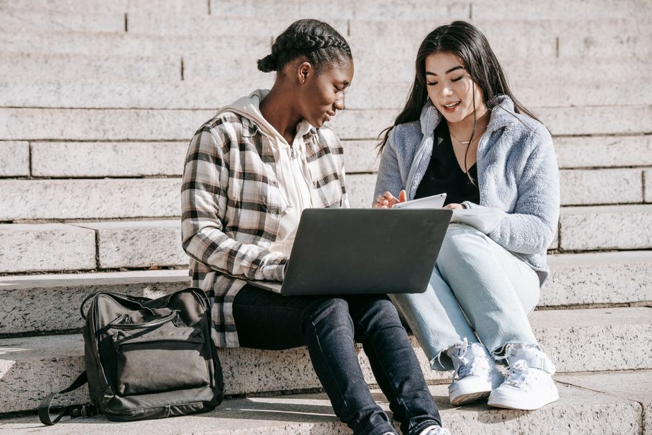 How To Apply To Canadian Universities Requirements guide with Canadian university application documents