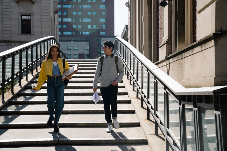 How To Get Admission In University Of Toronto: student reviewing application steps