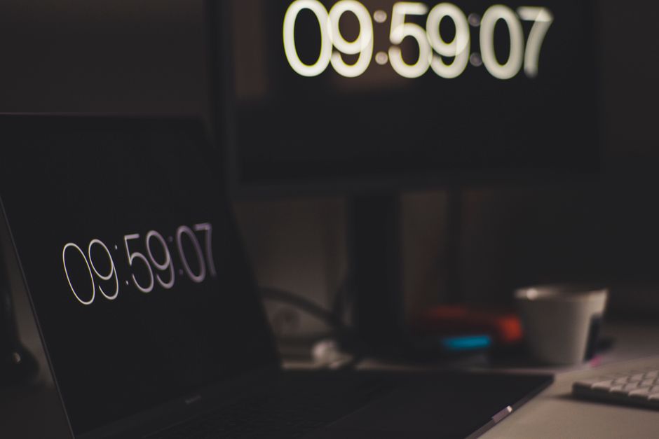 Sweden Work Permit Processing Time And Requirements checklist with Swedish work documents