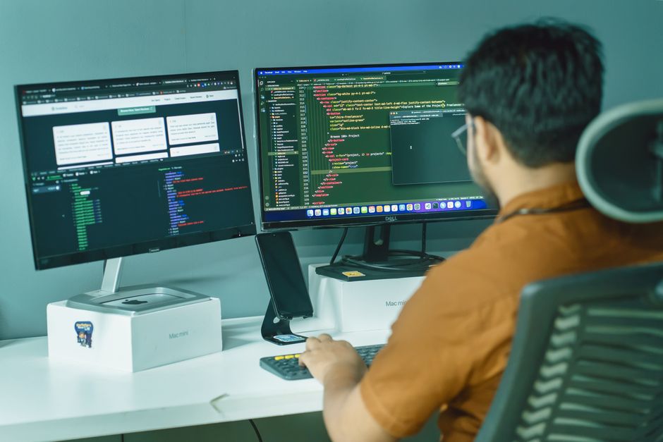 Us Companies Hiring Remote Software Developers Worldwide Vacancies: developer working remotely on laptop