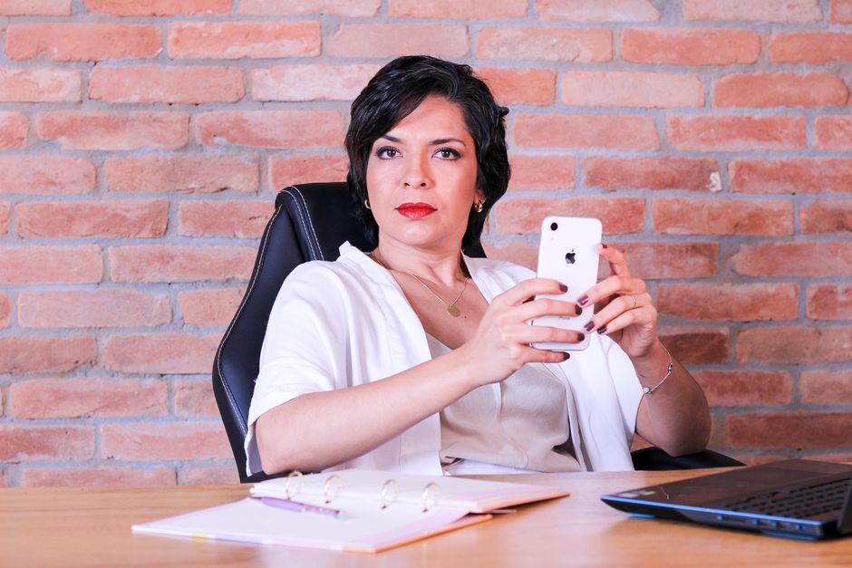 Beginner exploring virtual assistant jobs no experience required on a laptop in 2026