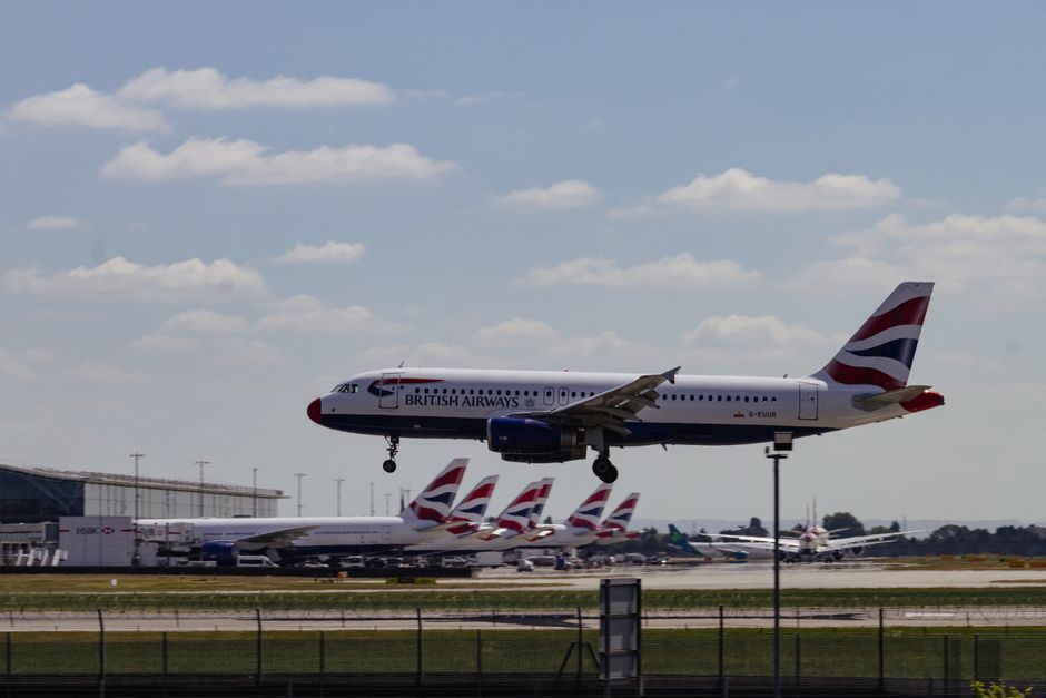 Best Cheap Flights To London From Lagos 2026: airplane flying over London skyline