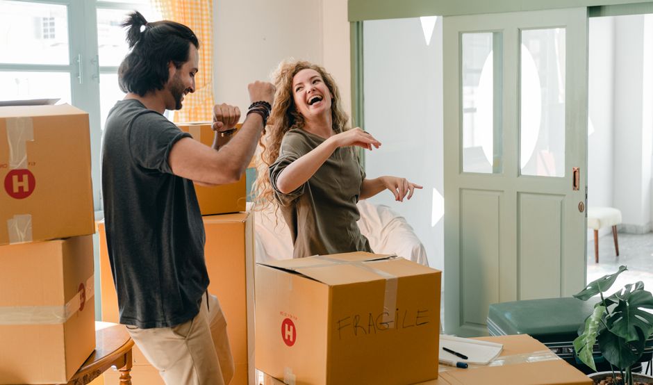 Best Moving Insurance Coverage For International Transit Checklist with globe and moving boxes