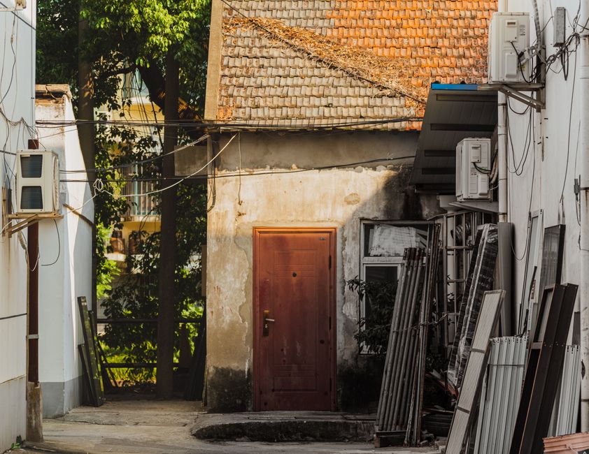 International Door To Door Removal Companies Quotes with moving boxes and a shipping truck