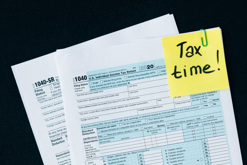 Expat Tax Filing Requirements Us Citizens Abroad checklist with passport and tax forms