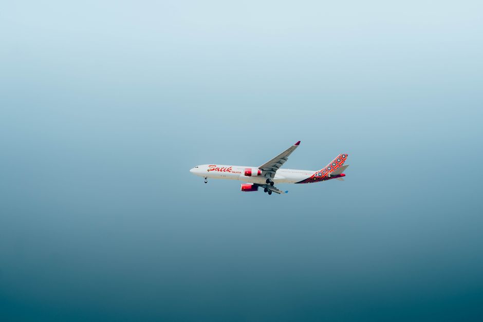 Student Flight Discounts International Price Comparison calculator showing 2026 airfare savings by route